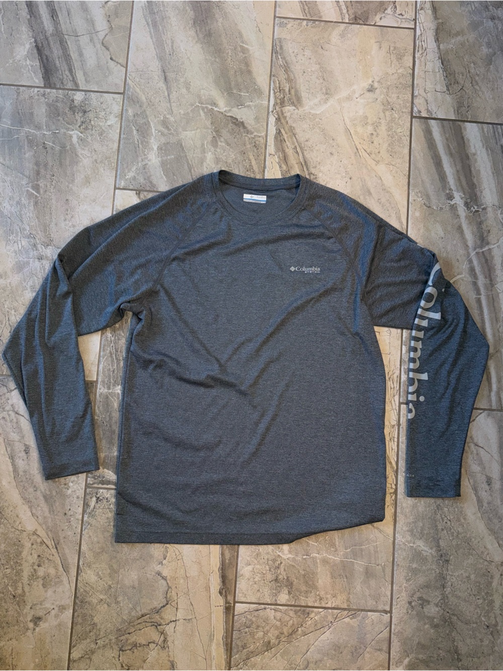 Columbia Men’s Long-Sleeve Performance Shirt in Dark Gray